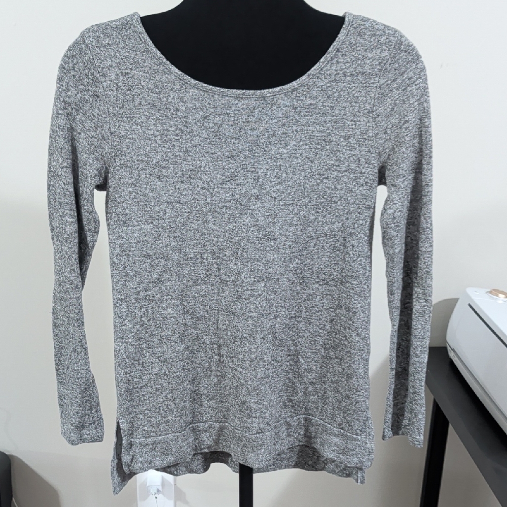 Jella C. Heathered Gray Long Sleeve Top